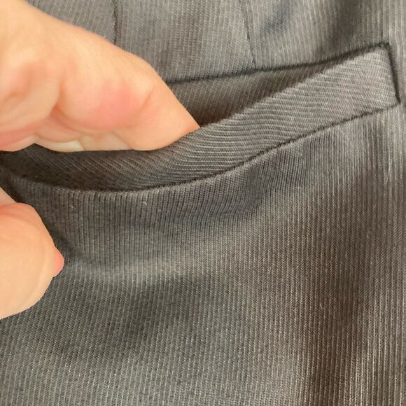 Banana Republic Stretch cotton black textured cropped trousers w/side zippers - Picture 6 of 10